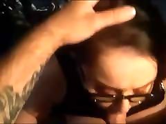 смотри как я сосу твой член и кончаю себе на лицо