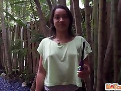 маленькая сиськастая цыпочка, папайя зеро не может удержаться от того, чтобы трахаться с разными парнями весь день напролет