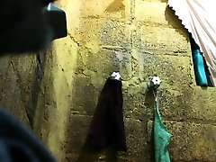 мамина голая большая задница видна мне
