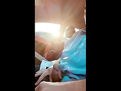 поймали просыпающегося петуха на парковке