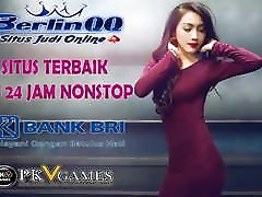BokepIndo-Ceek berjilbab lagi nyepong di rumah
