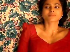 मोगिलान वेब सीरीज में राम्या पण्डियन हॉट सेक्स दृश्य