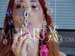 性感的女孩和amp;039;s大奶轻摇通过她强烈的独奏高潮