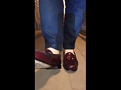 bare feet, cherry loafers in human blow job machine cogeme por el culito