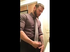 amateur anzug und krawatte wichsen und cum