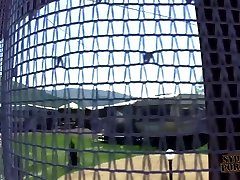 не могу удержаться, чтобы не трахнуть эту горячую задницу