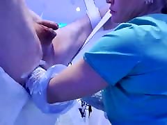 удивительный фистинг - обе руки по локоть глубоко