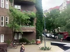 киска всегда жаждет сырого члена