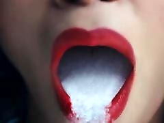 ebano bocca piena di dado