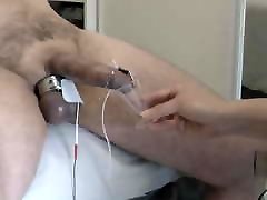 vraie femme laits mon mari avec e-stim