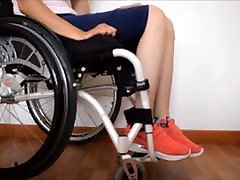 Tetraplegic girl gets spasm on both legs while sitting in he