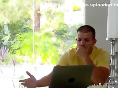 чокнутая школьница алекс больше трахалась в жопу и осыпалась спермой