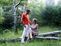 саша и друг трахаются на открытом воздухе