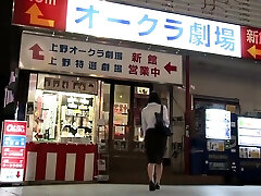 小小的日本女孩的铁杆spitroasted