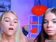 Cute Lesbos Kiss and Finger Fuck