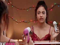 उसके सी - मेलोडी फॉक्सक्स और जे मैक को कवर करते हुए उसकी त्वचा की vedio porn korian साझा करता है