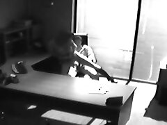 офисная шлюха трахает босса на секретном секс-видео