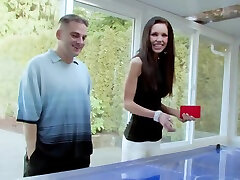 темноволосый тощий хлюпающий член трахается боком - sexy americans xxx с членом и на диване