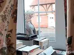 Wants Cock This Instant!