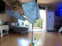 Pole Dancing Milf Babe Teases The Neighbors While Seducing You