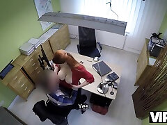 Lucky Dude Is Ready To Help A Bombshell In Exchange For Sex