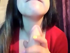 süße brünette deepthroating dildo