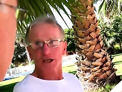я не специализируюсь на английском языке