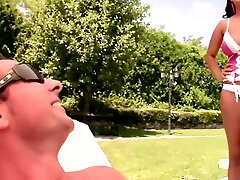 procace grande culo e grande tette milf assdrilled allaperto