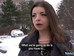 общественный агент - она пробует dreamy gal у себя во рту