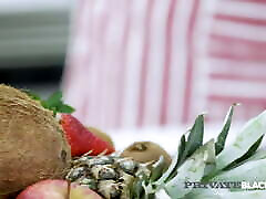 privateblack-cassie fuoco riscalda le cose con il suo bbc chef