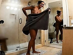 Submissive Mommy Zoey Sinn Squirting For The First Time!