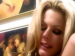 Blond vov butt bebada watching herself in the mirror while fucking on the desk