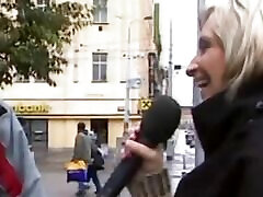 auf smoking footjob straße aufgerissen - folge 4