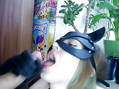 Lustful Catwoman in Latex Asks For Cum on Her Face