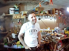 kevin white et terry kemaco testent la nouvelle machine à baiser avec agatha dreadlocks ayant des orgasmes multiples