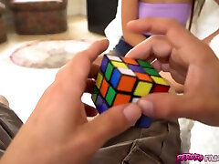 露露楚和托尼在我的继妹移动完全击败我与魔方