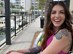 Brenna McKenna是一个很好的坏女孩