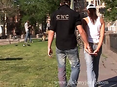 толстый член освободился от его джинсов и трахает ее задницу и киску