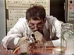 Successful science project turns gay masturbandose con primo nerd into a hot stud