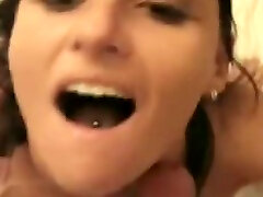 schmuddelige brünette studentin lutschte meinen schwanz deepthroat und schluckte das sperma