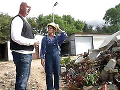 घर पर कई lisa jane steele के लिए समय, जर्मन इंजीनियर हैं