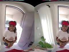 VRHUSH Delivery girl Olivia Jayy wants her five star rating