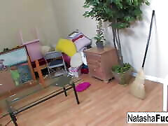 natasha ist gelangweilt und geil