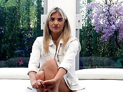 кастинг модели заканчивается хорошим трахом для застенчивой блондинки