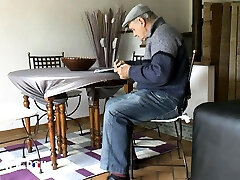 Papy Recoit Sa Nouvelle Coloc Et La Presente A Son Petit