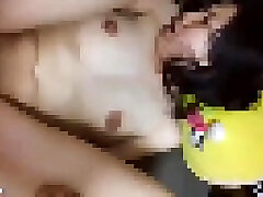 личная фотография со смартфона, может быть, джей ди? переполняющее меня смущение... черноволосая девушка с большими сиськами и домашним фу.769