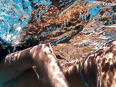 Sensational Venezuelan in culo ciaoamigosside Swim Session