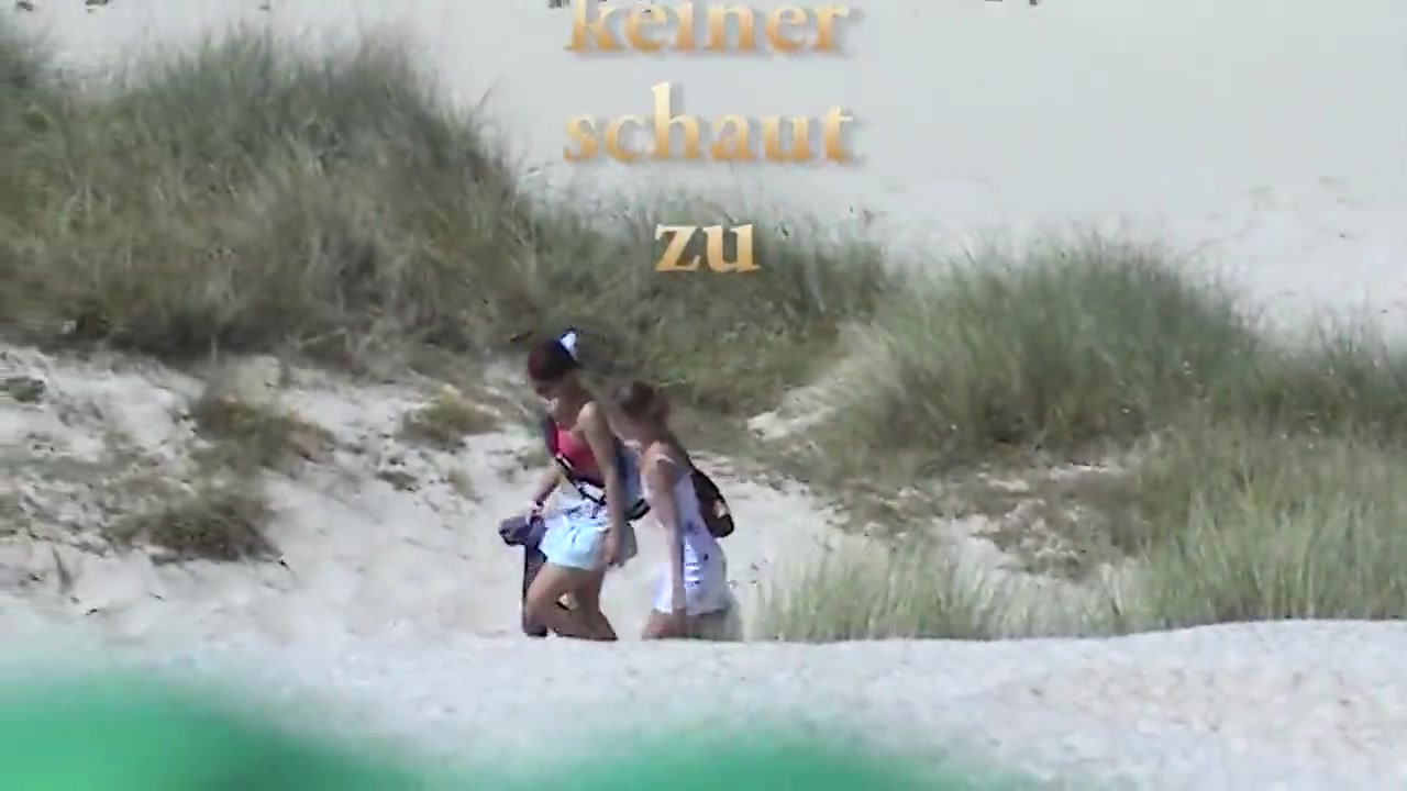 Voyeur zwei Nubile Lesben am Strand foto
