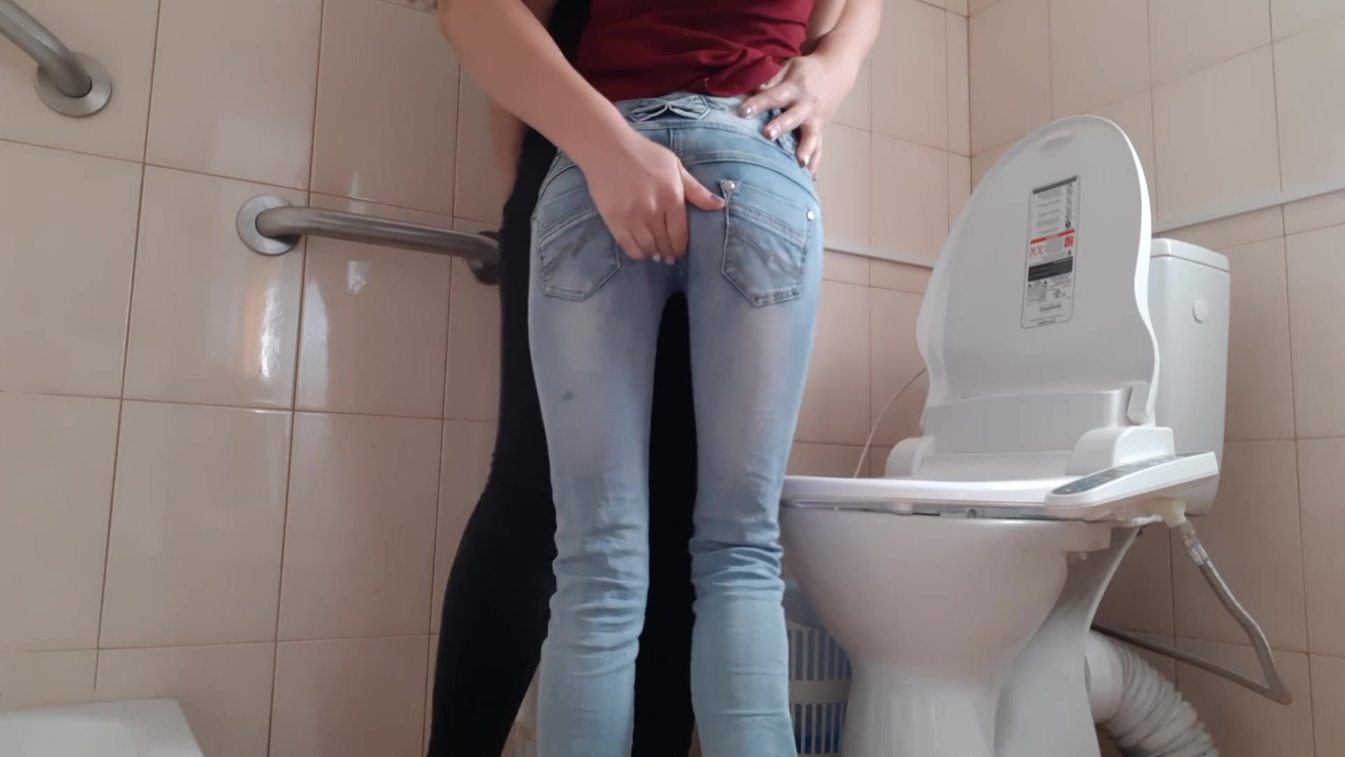 Fucked with a stranger in the toilet of a cafe and got on a hidden camera